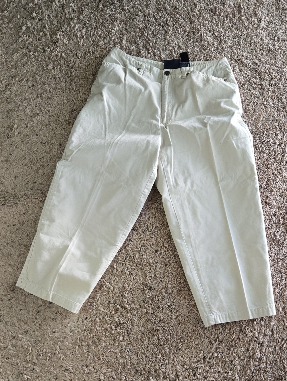 Liz Claiborne  Straight-Leg Chinos/capris in Tan